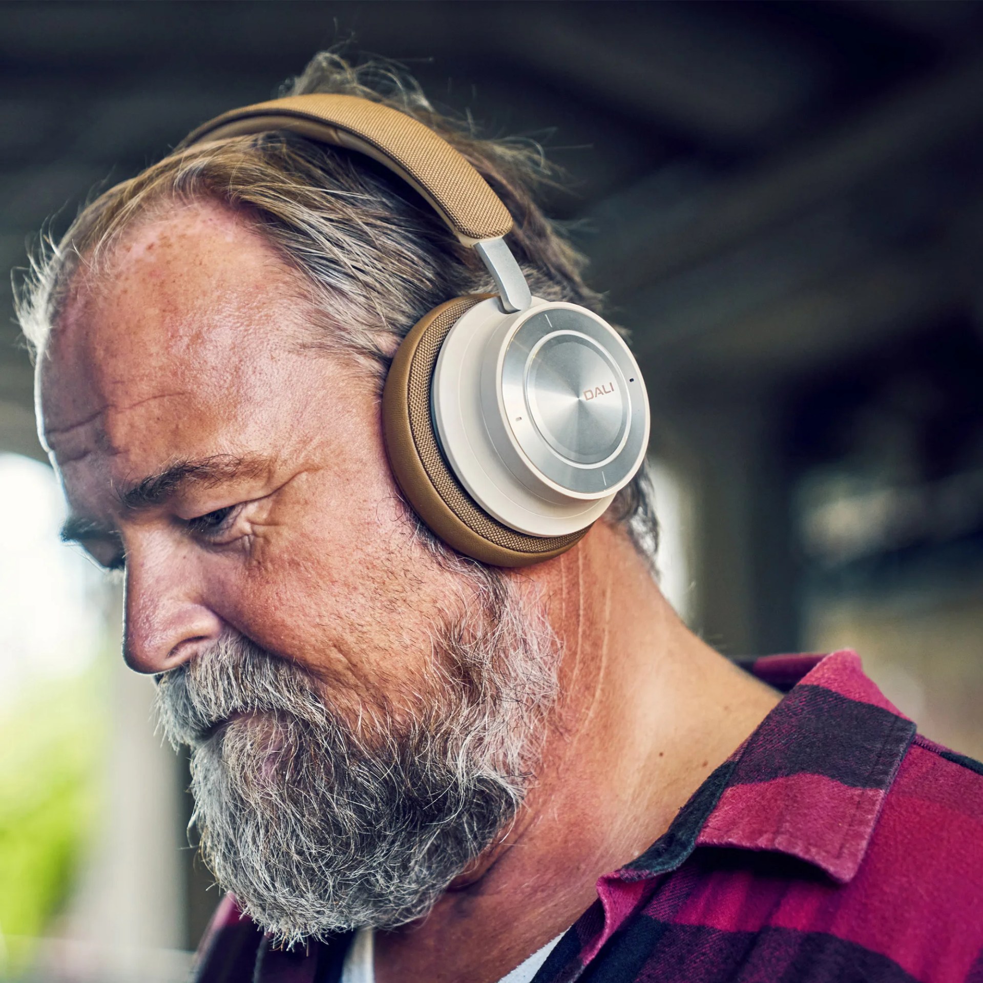 Dali IO-8 noise-canceling headphones