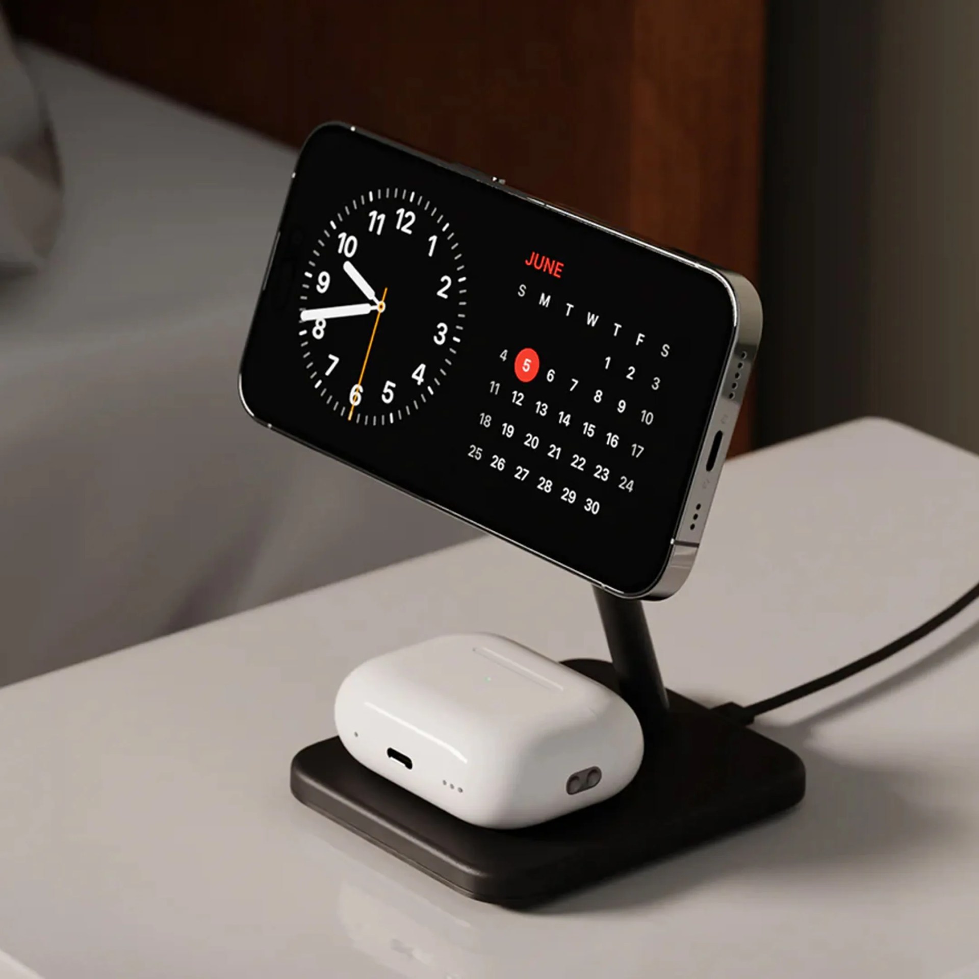 Twelve South HiRise 2 Deluxe charging stand