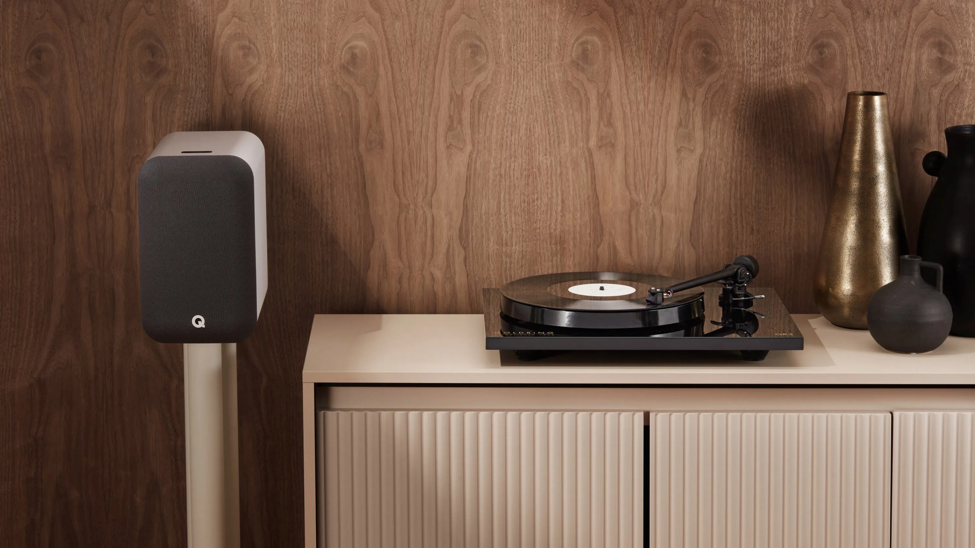 Goldring GR3 turntable