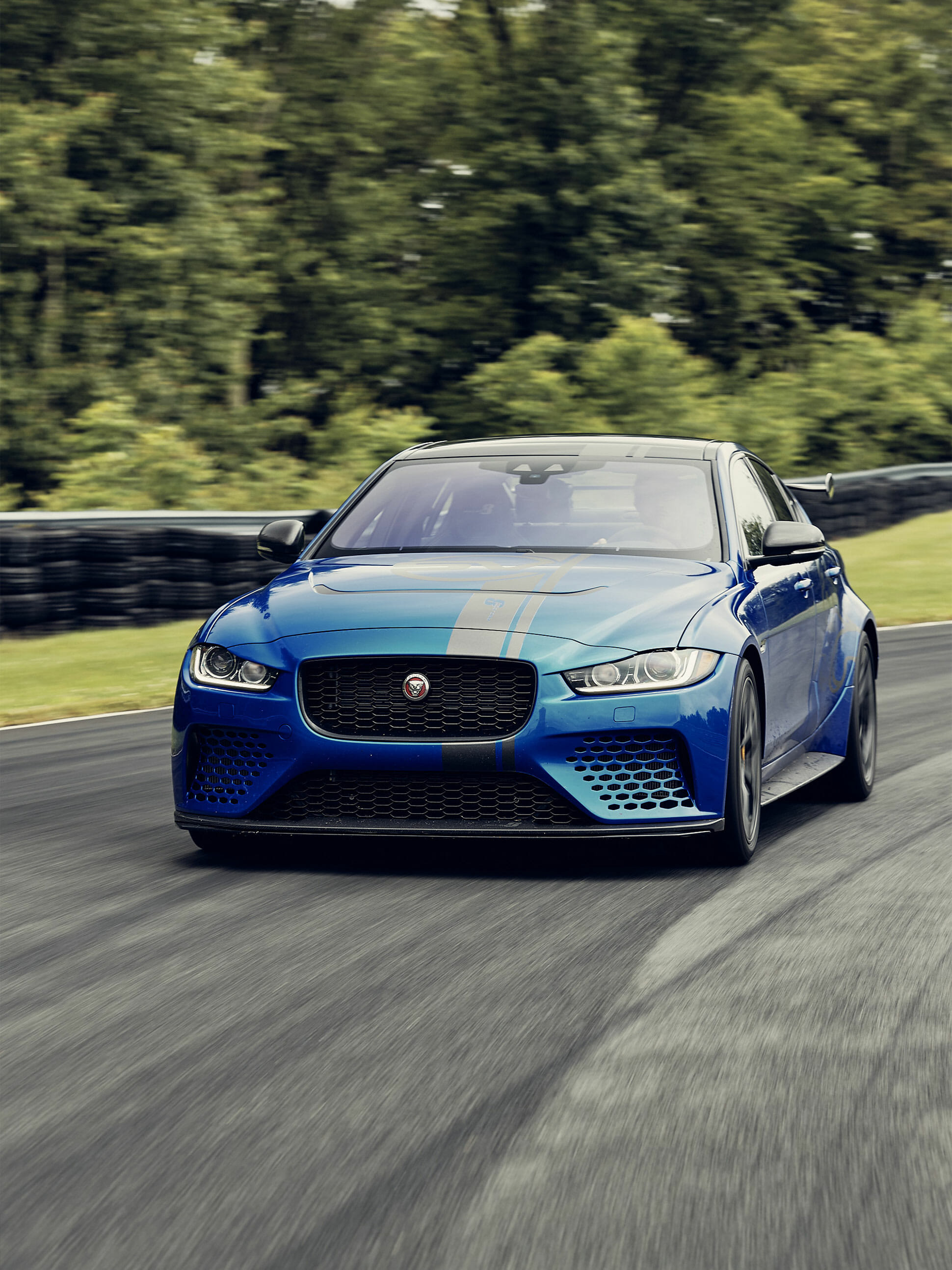 Автомобили 2019. Ягуар xe SV Project 8. Jaguar xe SV Project. Jaguar xe Project 8. Jaguar xe SC Project 8.